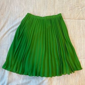 Elle Kelly Green Pleated Chiffon Skirt - Size Small